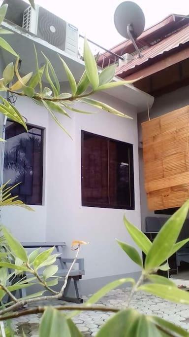A Unique And Cozy Wholehouse In Babak Samal Island Villa Kültér fotó